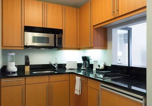 Luxury Four Seasons Condo | Free Valet & Gym