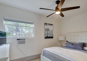 Luxury in Victoria Park w/ Firepit & Parking