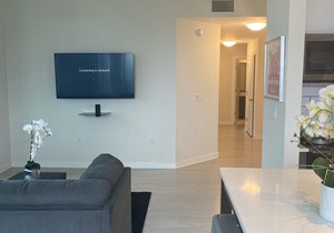 Luxury Midtown Sky-rise Condo