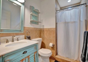 Luxury TROPICAL 3BR Home w/HEATED POOL, Close to Beach