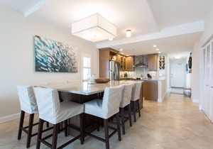 Luxury Unit - Top Floor Balcony - Crimson #302