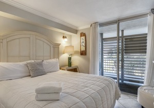 Magnolia House 305 is a Luxury 2 BR with Free Beach Service by RedAwning in Destin