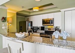 Magnolia House 309 is a Luxury 1 BR with Free Beach Service for 2 by RedAwning