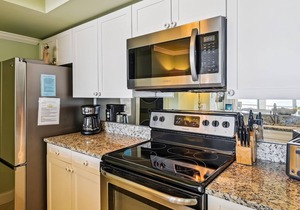 Magnolia House 309 is a Luxury 1 BR with Free Beach Service for 2 by RedAwning