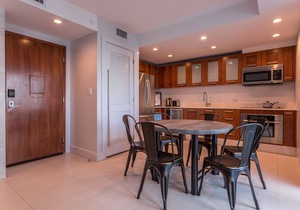 Miami Beach Luxury Condo, W/Private Terrace (301)
