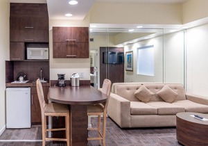 Miami Vacation Starts Here! 4 Trendy Units Close to Art Deco, Beach Access