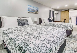 Mins to Downtown & the Beach! Myrtle Two-Suites!