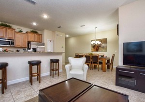 Minutes to Disney, Contactless check-in, Free Wifi, Resort Community w/tons of Amenities
