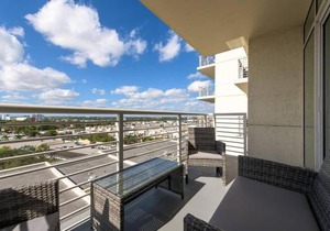Modern 1 Bedroom Midtown Miami with FREE Parking
