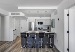 Modern 11th floor beachfront condo w/views/pool