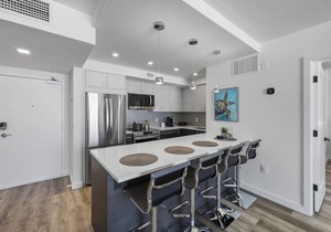 Modern 11th floor beachfront condo w/views/pool