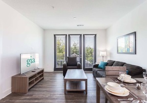 Modern 2 Bedroom Apartment by Stay Gia