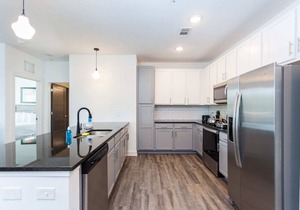 Modern 2 Bedroom Apartment by Stay Gia