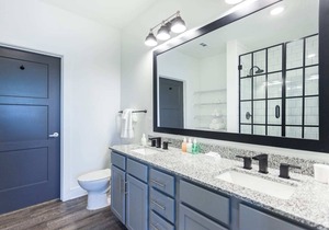 Modern 2 Bedroom Apartment by Stay Gia