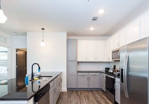 Modern 2 Bedroom Apartment by Stay Gia