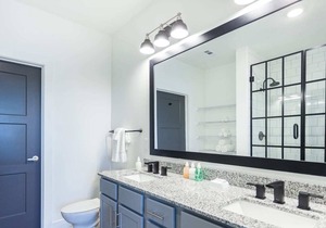 Modern 2 Bedroom Apartment by Stay Gia