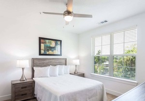 Modern 2 Bedroom Apartment by Stay Gia