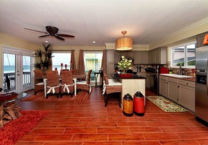 Modern 3bedroom cottage steps to private beach ocean view, free beach service!