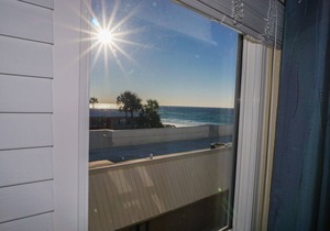 Modern 3bedroom cottage steps to private beach ocean view, free beach service!