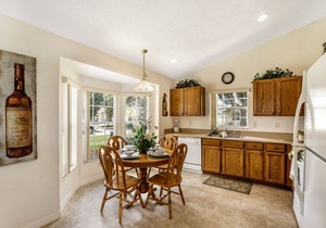 Modern 4 bed home with own private pool close to Disney