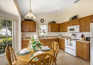Modern 4 bed home with own private pool close to Disney