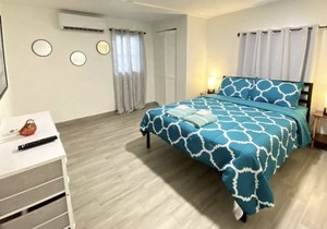 Modern cozy home with private patio - Sleeps 6