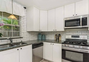 Modern Home with a Private lap pool - 3 Blocks to a Gorgeous Beach!