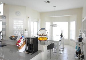 Naples, dream villa on the lake, south facing, private, heated pool, free Wi-Fi