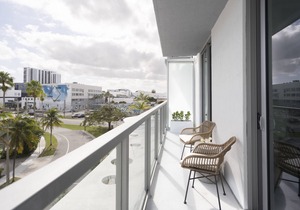 New Design District Apt with parking, pool and gym