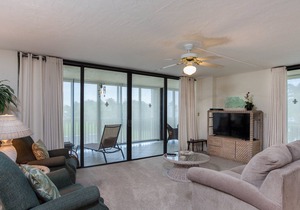 NEW LISTING - Across from Beach - Free Wifi - Gorgeous Kitchen - Great Views
