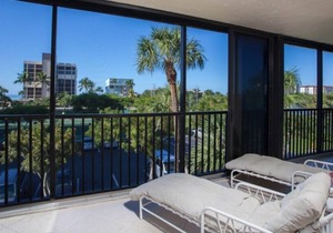 NEW LISTING - Directly Across from Bonita Beach – Free Wi-Fi – Sea Isles Condo