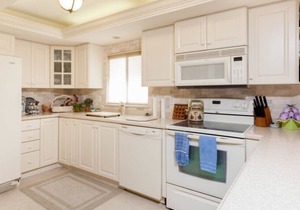 NEW LISTING - Directly Across from Bonita Beach – Free Wi-Fi – Sea Isles Condo