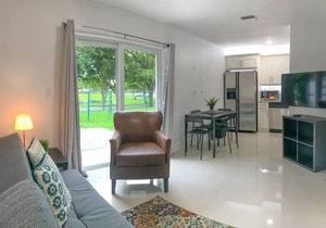 New Miami Townhouse On Lake For Families SU 3Bd, 1Bth, 5 Per