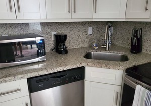 New Miami Townhouse On Lake For Families SU 3Bd, 1Bth, 5 Per