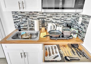New Stylish One Bdrm Close to Beach & Hard Rock