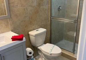 New Stylish One Bedroom Close to Beach and Hard Rock #21-A