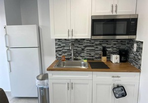 New Stylish One Bedroom Close to Beach and Hard Rock #21-A
