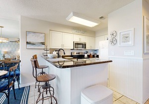 Newly Decorated, Oceanfront Townhouse with Patio, WiFi, W/D & Shared Pool