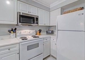 Newly Renovated Sailmaker Townhome in Summer Beach Resort less than 5 min walk to beach!