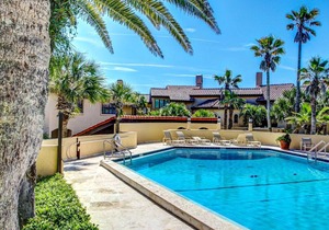 Newly Renovated Spacious Villa w/Ocean views, Pool & Beach access