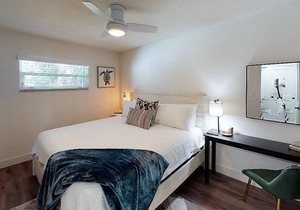 Newly Renovated 1-Bed Apt with Modern High-End Décor and Finishes. Sleeps 3