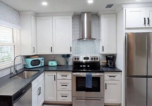 Newly Renovated 1-Bed Apt with Modern High-End Décor and Finishes. Sleeps 4