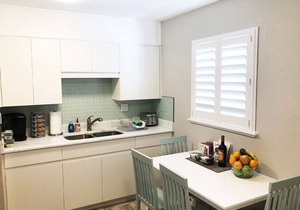 Newly Renovated - Modern Apartment - 2 of 4
