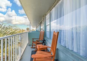Newly Renovated Oceanfront Studio w/ Balcony - Daytona Beach