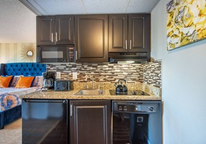 Newly Renovated Suite, Amazing Water View Best Location to Disney and Universal