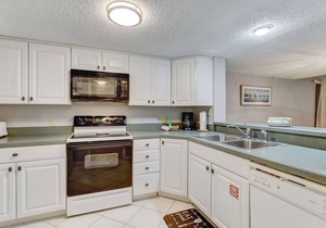 Newly Updated, Ground Floor, 2 bed/2bath,