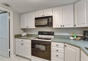 Newly Updated, Ground Floor, 2 bed/2bath,