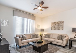 Nice 4 Bed Splash Pool Townhome in Storey Lake