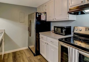 North End Retreat: Pool, Tennis, Close to Beach