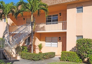 North Naples condo, comfortably furnished, in a great location